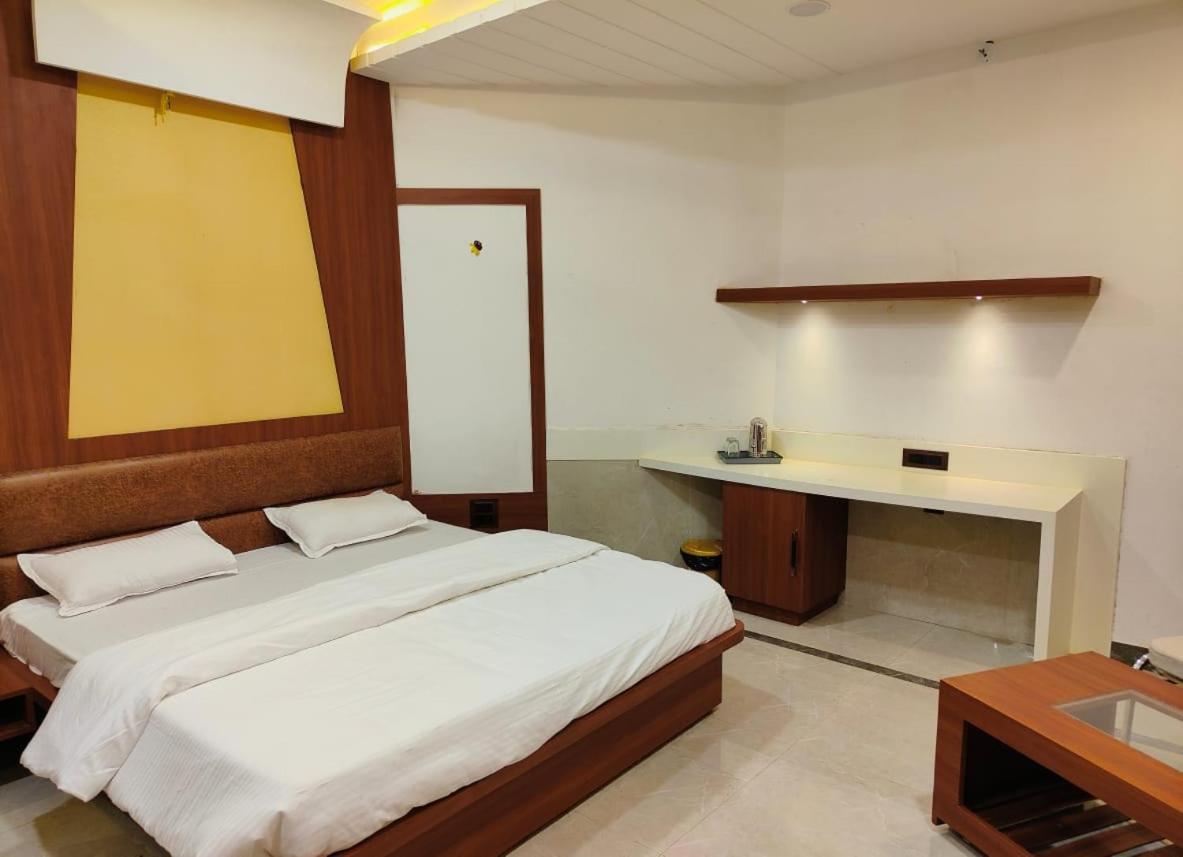 Krishnam Resort ジャバルプル エクステリア 写真
