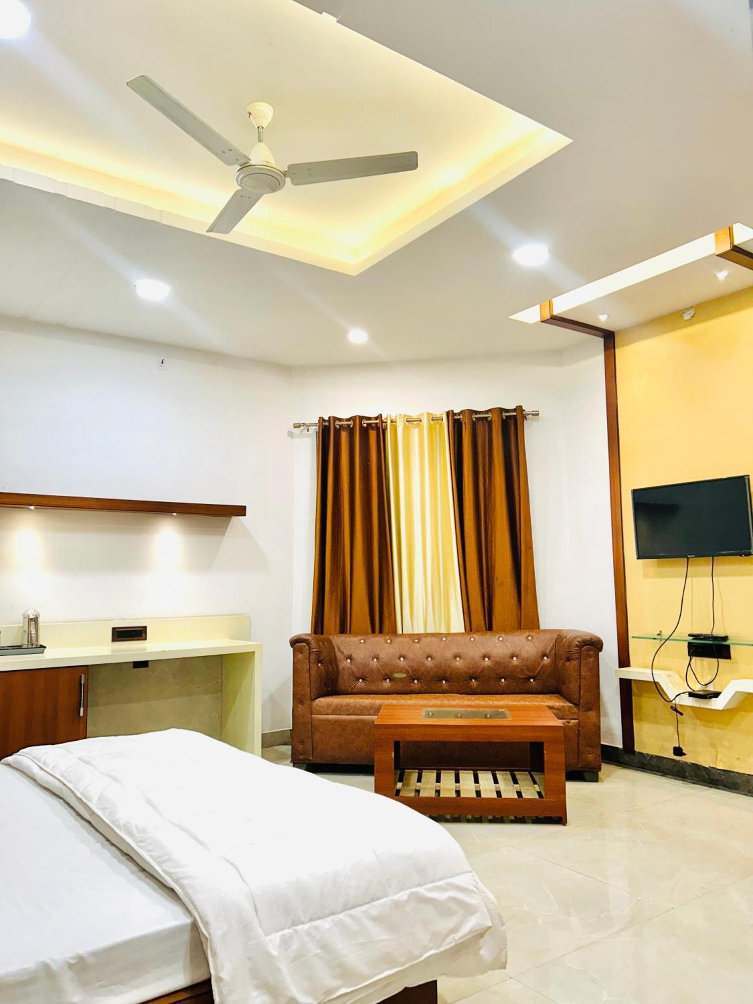 Krishnam Resort ジャバルプル エクステリア 写真