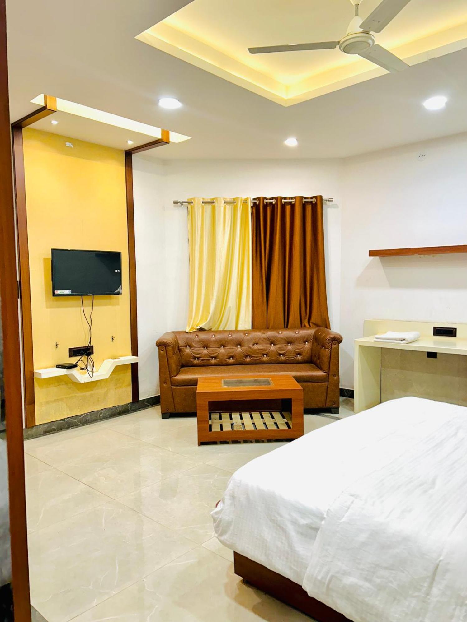 Krishnam Resort ジャバルプル エクステリア 写真